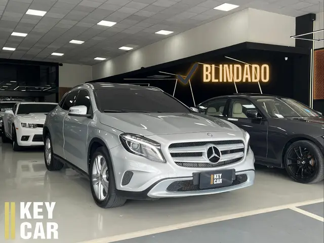 Carro Mercedes-Benz GLA 200 2015 GLA 200 Vision Black Edition