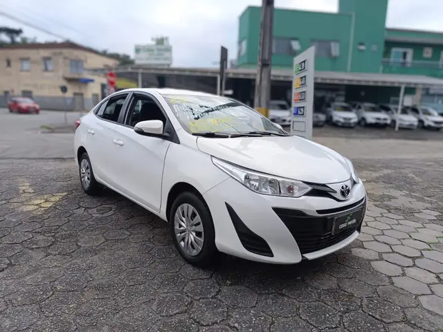 Carro Toyota Yaris Sedan 2021 1.5 XL Live (Flex)