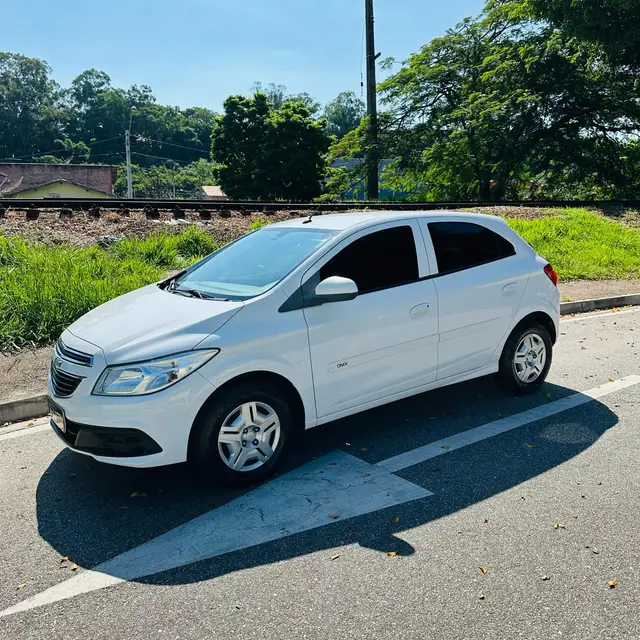 Carro Chevrolet Onix 2014 1.0 LT SPE/4