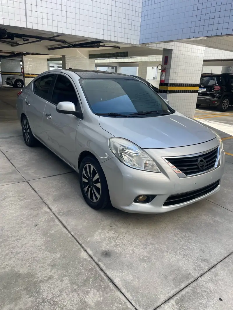 Nissan Versa 1.6 16V SL (Flex)
