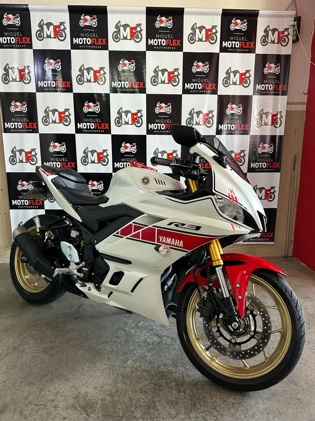 Carro Yamaha YZF R3 2023 World GP 60th Anniversary Edition