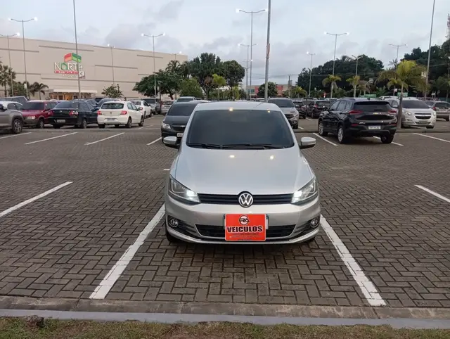 Carro Volkswagen Fox 2015 Trendline 1.6 MSI (Flex)