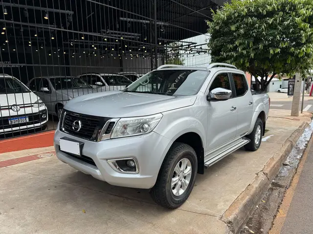 Carro Nissan Frontier 2017 2.3 TD CD LE 4x4 (Aut)