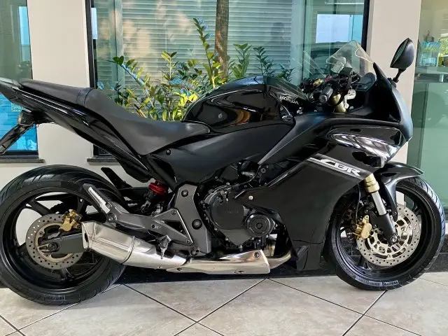 Carro Honda CBR 600 2012 F (Standard)