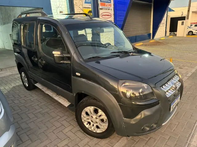 Carro Fiat Doblò 2011 Adventure Locker 1.8 16V (Flex)