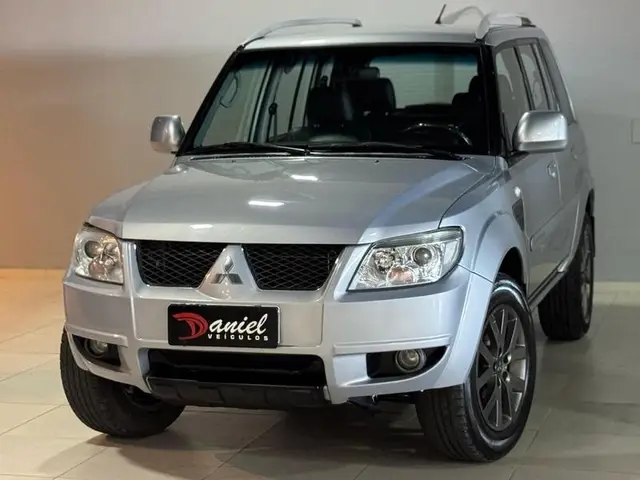 Carro Mitsubishi Pajero TR4 2015 2.0 16V 4x2 (Flex) (Aut)