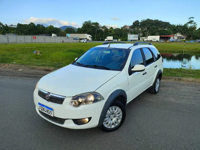 Carro Fiat Palio Weekend 2014 Trekking 1.6 16V (Flex)