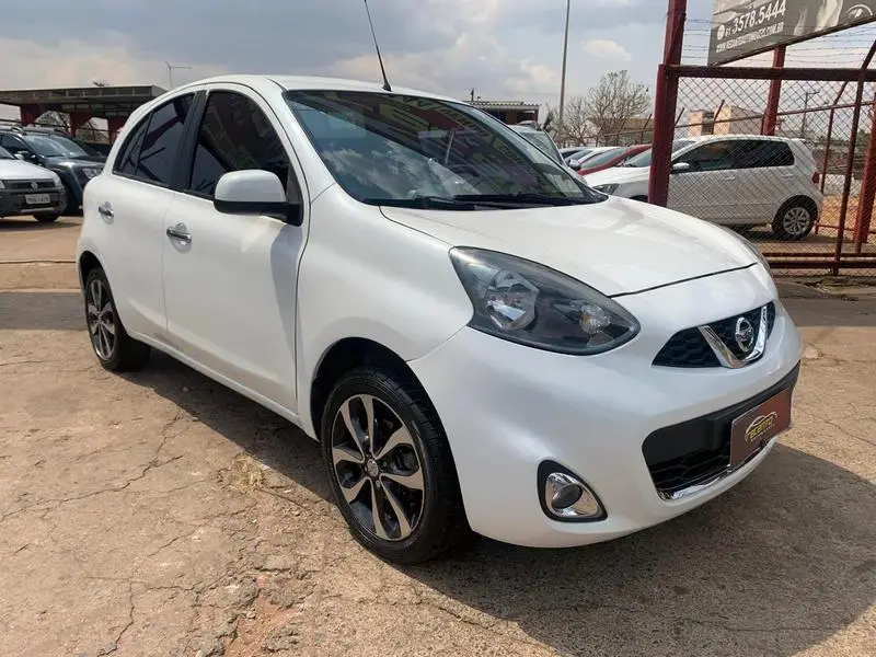 Nissan March 1.6 16V SL (Flex)