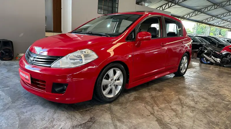 Nissan Tiida SL 1.8 (flex)