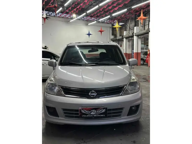 Nissan Tiida SL 1.8 (flex)