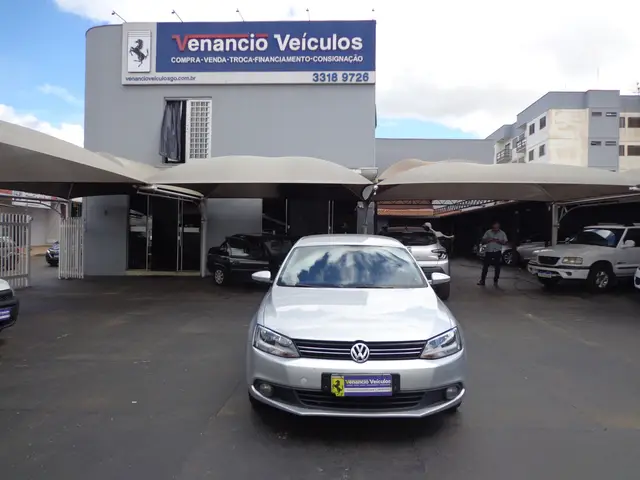 Carro Volkswagen Jetta 2013 2.0 Comfortline (Flex)