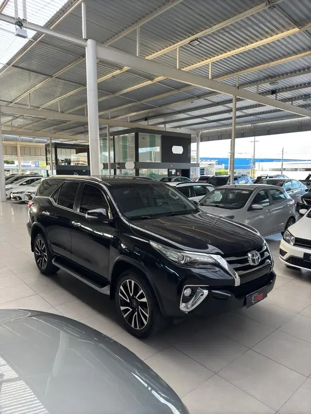 Carro Toyota SW4 2017 2.8 TDI SRX 5L 4x4 (Aut)
