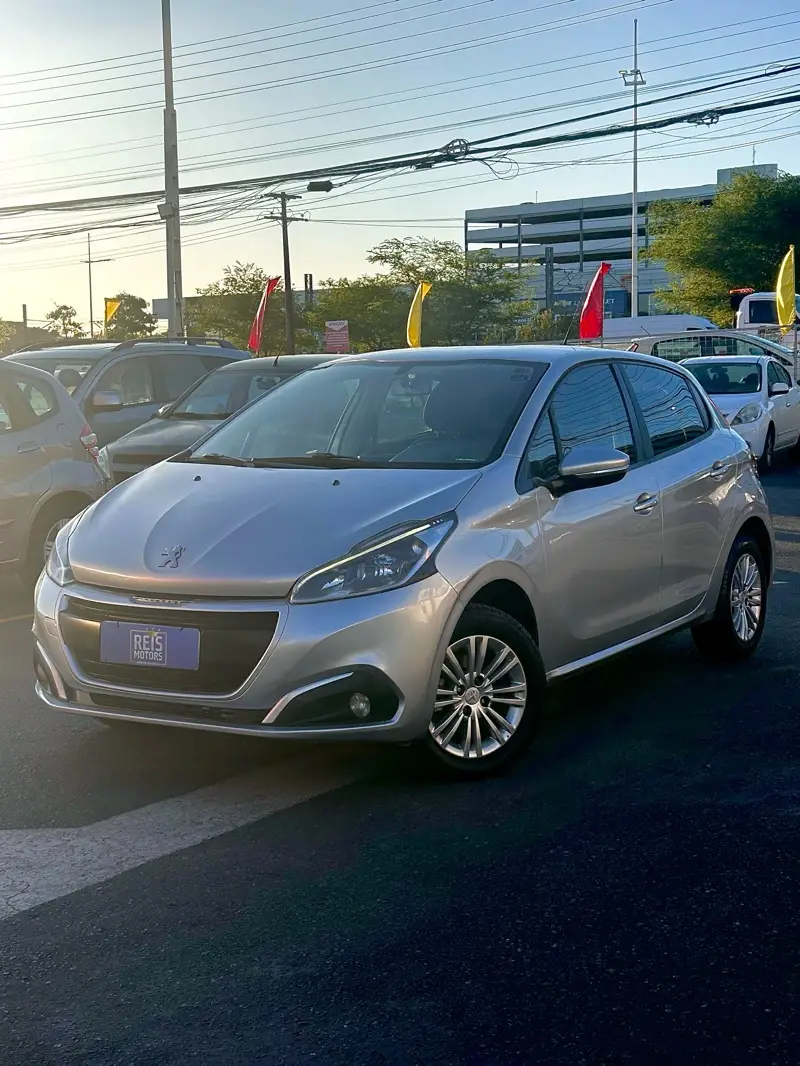 Peugeot 208 Active Pack 1.2 12V (Flex)