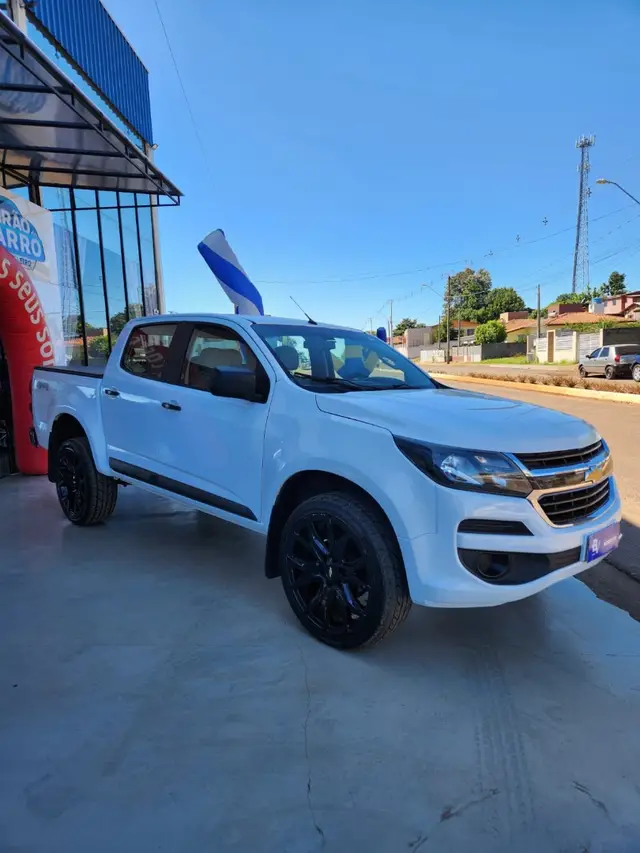 Carro Chevrolet S10 Cabine Simples 2017 S10 2.8 CTDi Cabine Simples LS 4WD