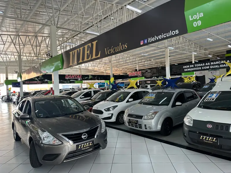 Nissan Versa 1.6 16V SV (Flex)