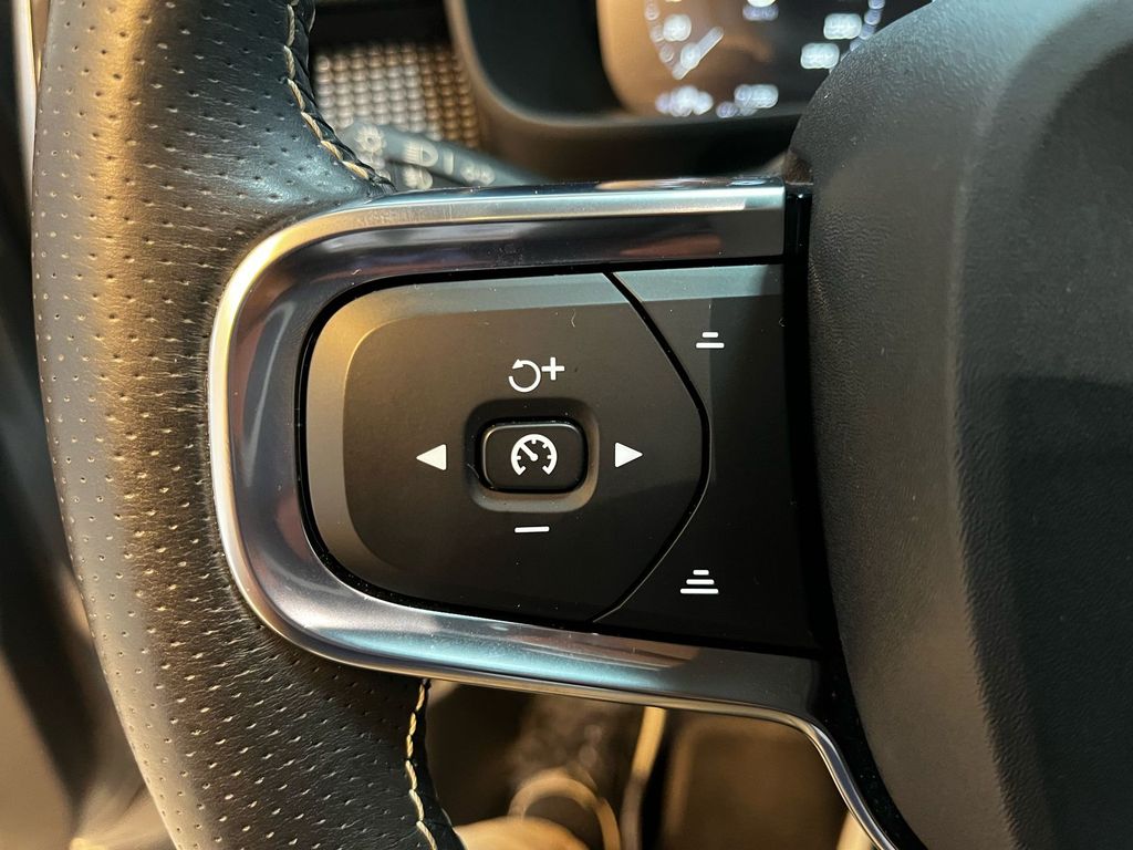 XC40 1.5 T5 Hybrid R-Design AWD