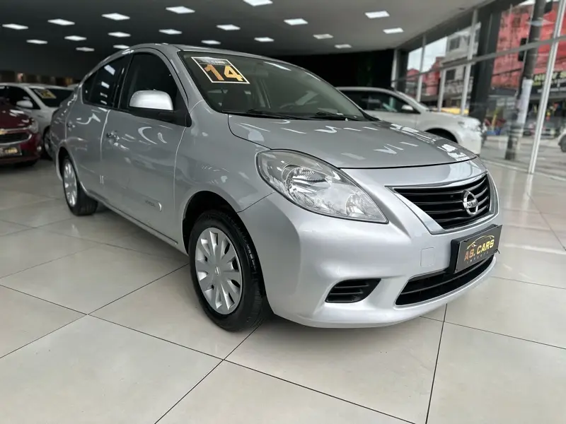Nissan Versa 1.6 16V SV (Flex)