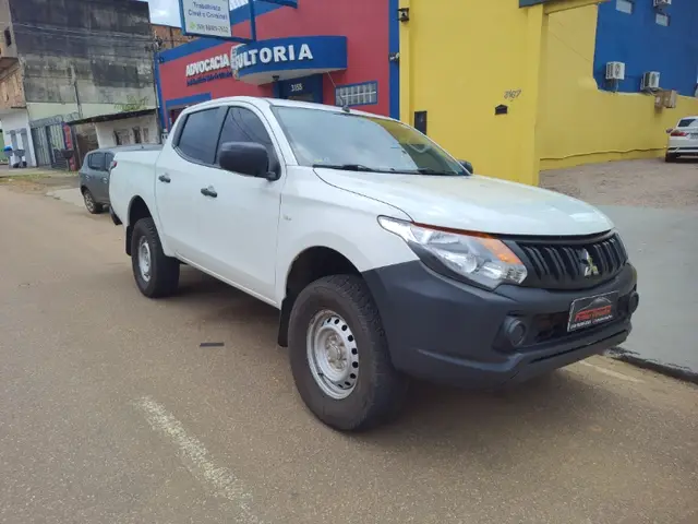Carro Mitsubishi L200 Triton Outdoor 2022 GLX 2.4 Turbo Manual 4x4