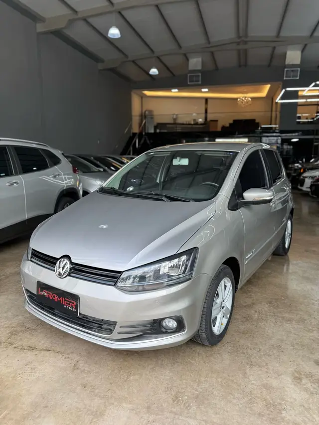 Carro Volkswagen Fox 2015 Comfortline 1.0 TEC (Flex)