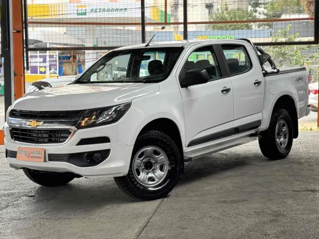 Carro Chevrolet S10 Cabine Simples 2017 S10 2.8 CTDi Cabine Simples LS 4WD