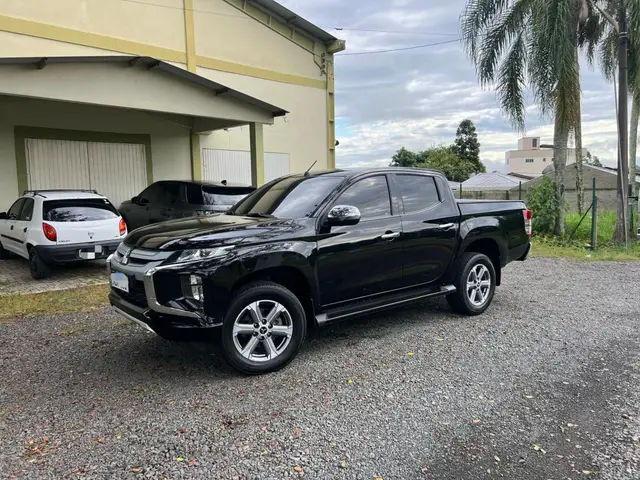 Carro Mitsubishi L200 Triton Sport 2022 HPE 2.4 DID-H 4x4 (Aut)