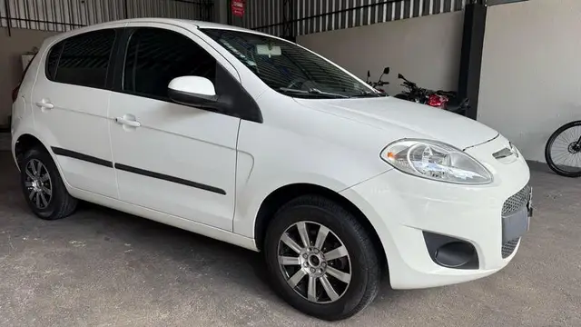 Carro Fiat Palio 2013 Attractive 1.0 8V (Flex)