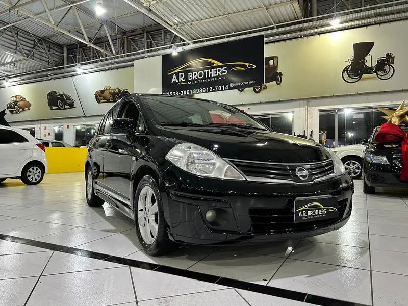 Nissan Tiida S 1.8 (flex)