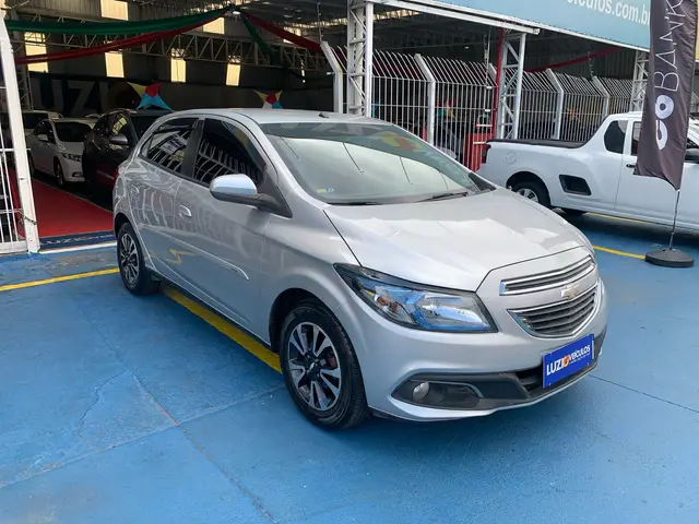 Carro Chevrolet Onix 2014 HATCH LTZ 1.4 8V FlexPower 5p Mec.