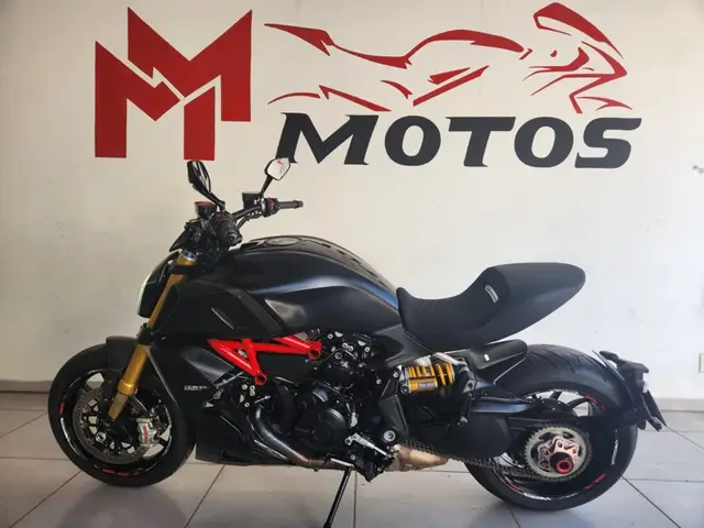 Carro Ducati Diavel 2020 1260S