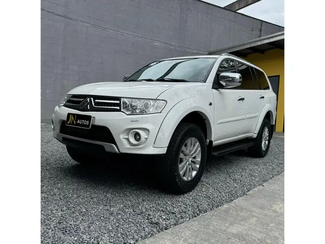 Carro Mitsubishi Pajero 2016 3.2 DI-D HPE 4WD (Aut)