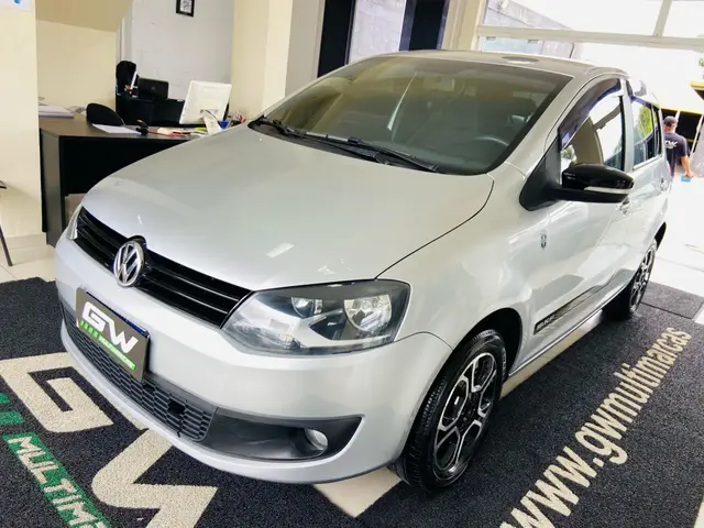 Carro Volkswagen Fox 2014 1.0 TEC Seleção (Flex)