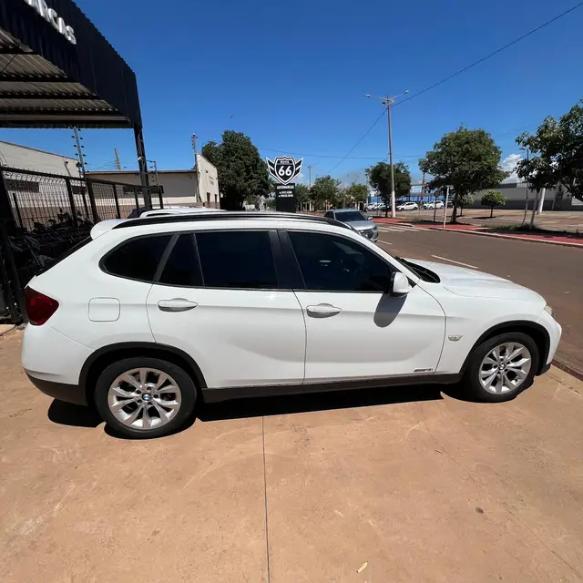 Carro BMW X1 2011 2.0 sDrive18i Top (Aut)