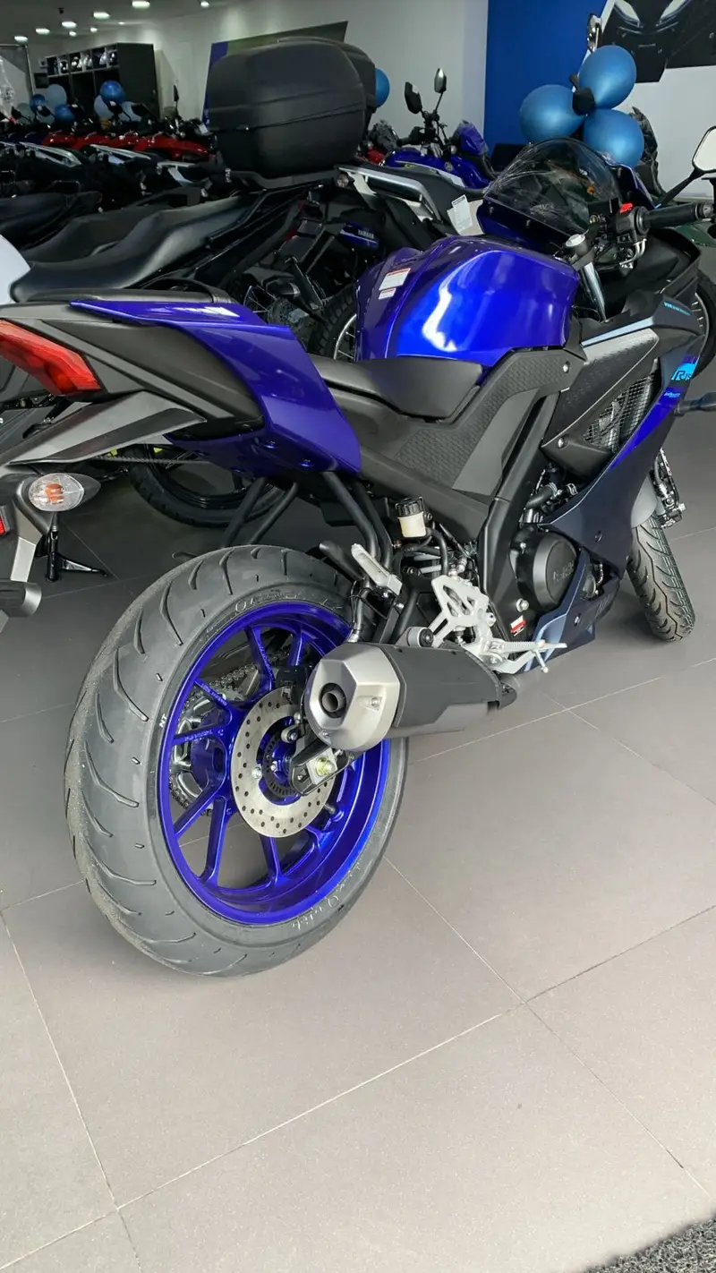 Yamaha YZF R15 ABS
