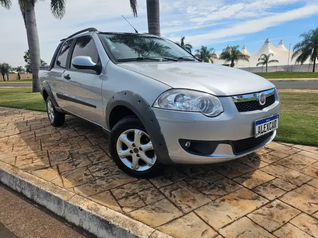 Carro Fiat Strada 2013 Trekking 1.6 16V (Flex) (Cabine Dupla)