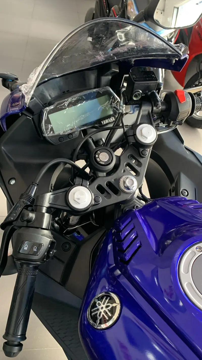 Yamaha YZF R15 ABS