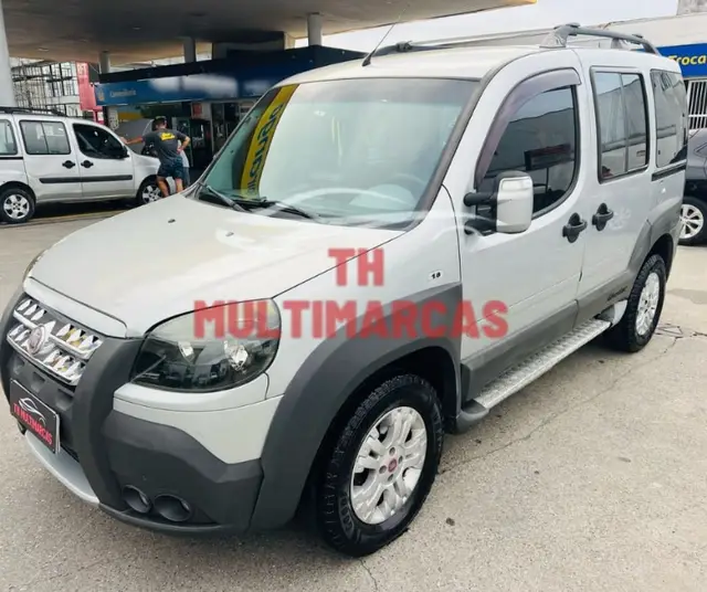 Carro Fiat Doblò 2012 Adventure 1.8 16V (Flex)