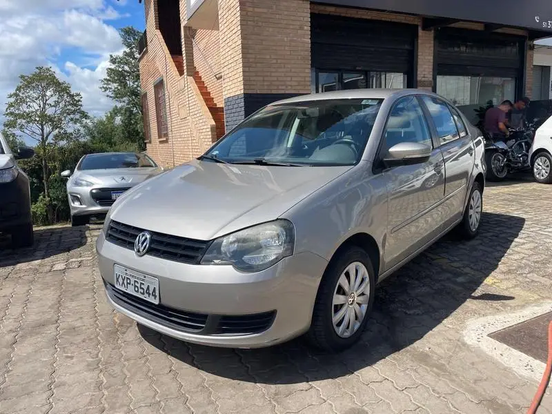 Volkswagen Polo Sedan 1.6 8V (Flex)