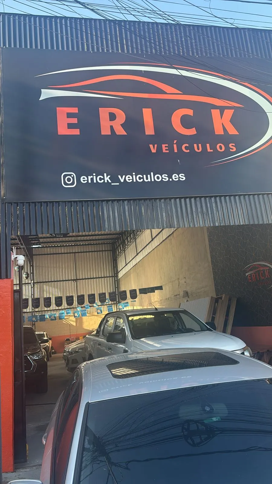 Fachada da loja ERICK VE�CULOS LTDA - Linhares - ES