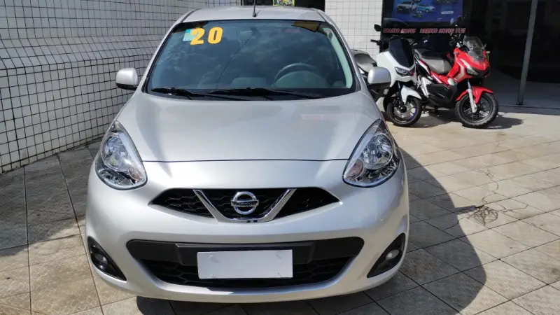Nissan March 1.6 16V SV (Flex)