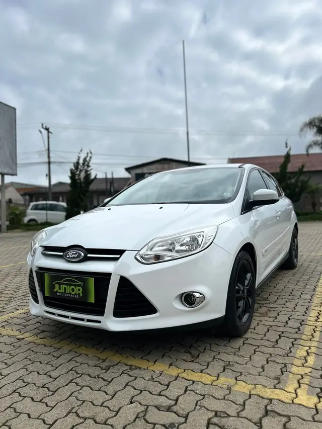 Carro Ford Focus Hatch 2015 SE Plus 2.0 16V PowerShift