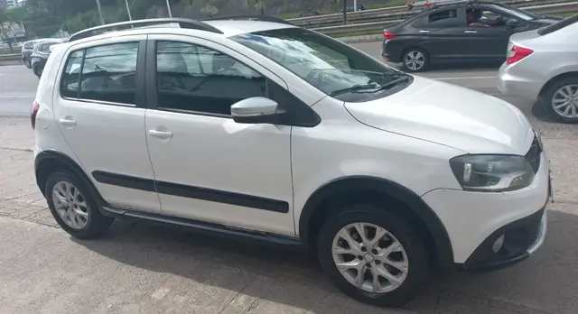 Carro Volkswagen CrossFox 2014 1.6 VHT (Flex)