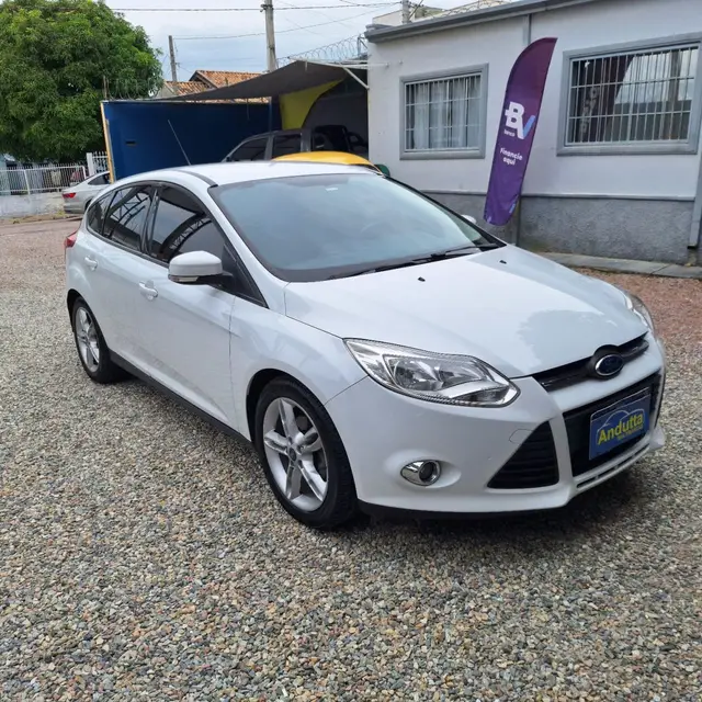 Carro Ford Focus Hatch 2015 SE Plus 2.0 16V PowerShift