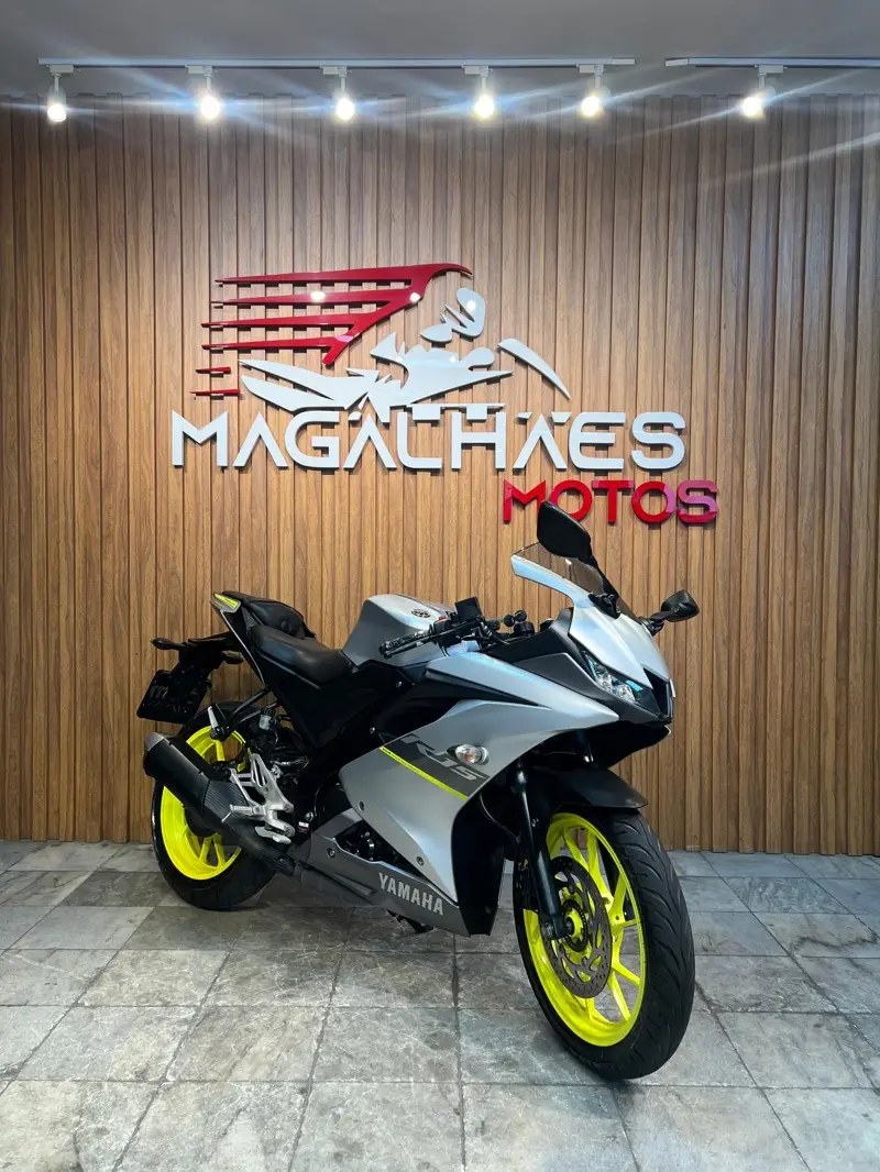 Yamaha YZF R15 ABS