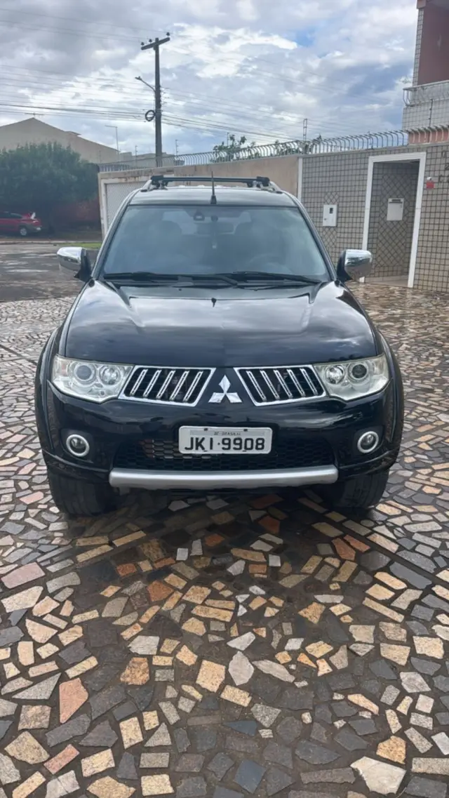 Carro Mitsubishi Pajero Dakar 2013 3.2 4WD (Aut)