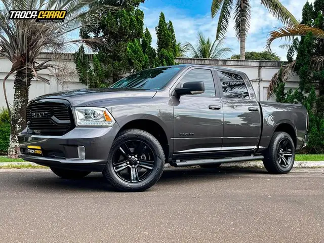 Carro RAM Classic 2023 Laramie 5.7