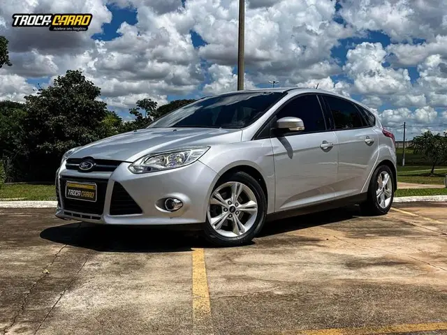 Carro Ford Focus Hatch 2015 SE 1.6 16V TiVCT PowerShift