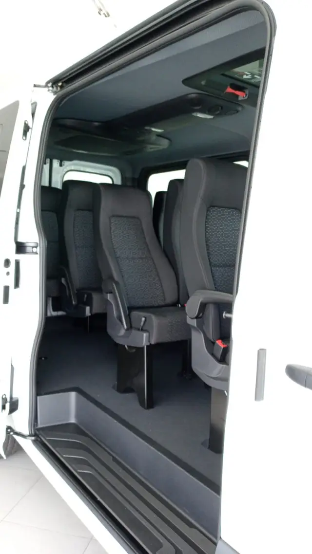 Carro Mercedes-Benz Sprinter 2021 VAN 416 CDI 15+1 (lugares) K42B UP5