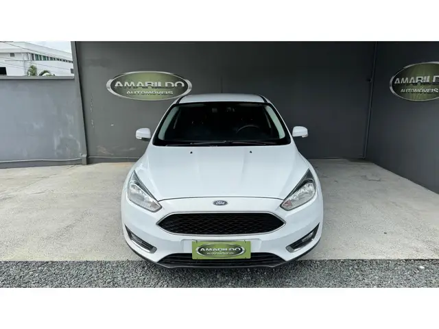 Carro Ford Focus Hatch 2016 SE Plus 2.0 PowerShift