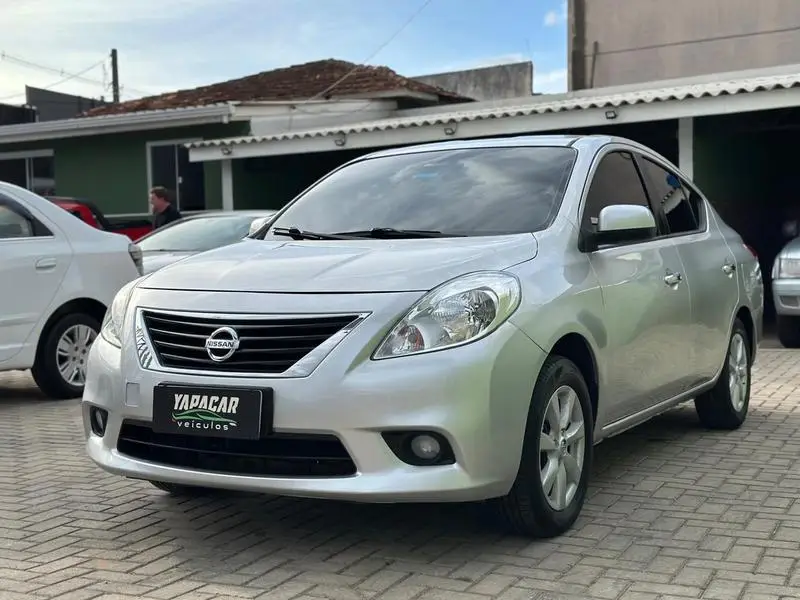 Nissan Versa 1.6 16V SL (Flex)