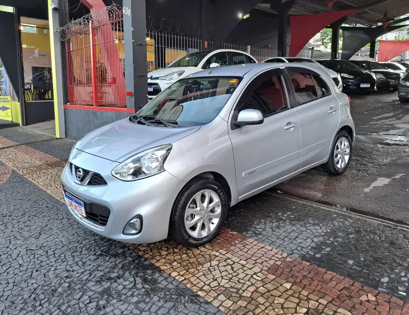 Nissan March 1.6 16V SV (Flex)